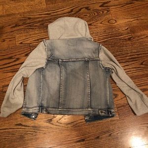 Sweatshirt/Denim jacket.